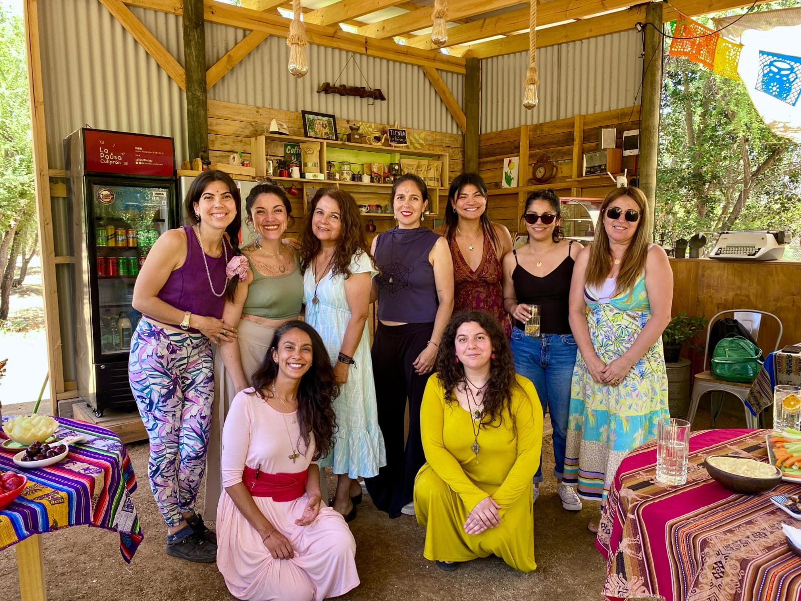 Grupo de mujeres en encuentro de sanación